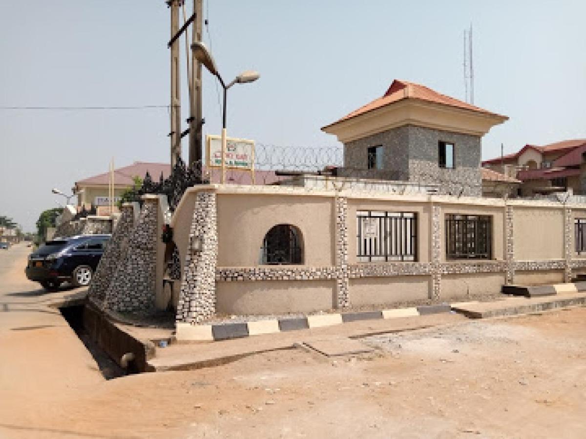 Room In Lodge - Choice Gate Hotel Suitespresidential Suite For 6 Benin City Extérieur photo