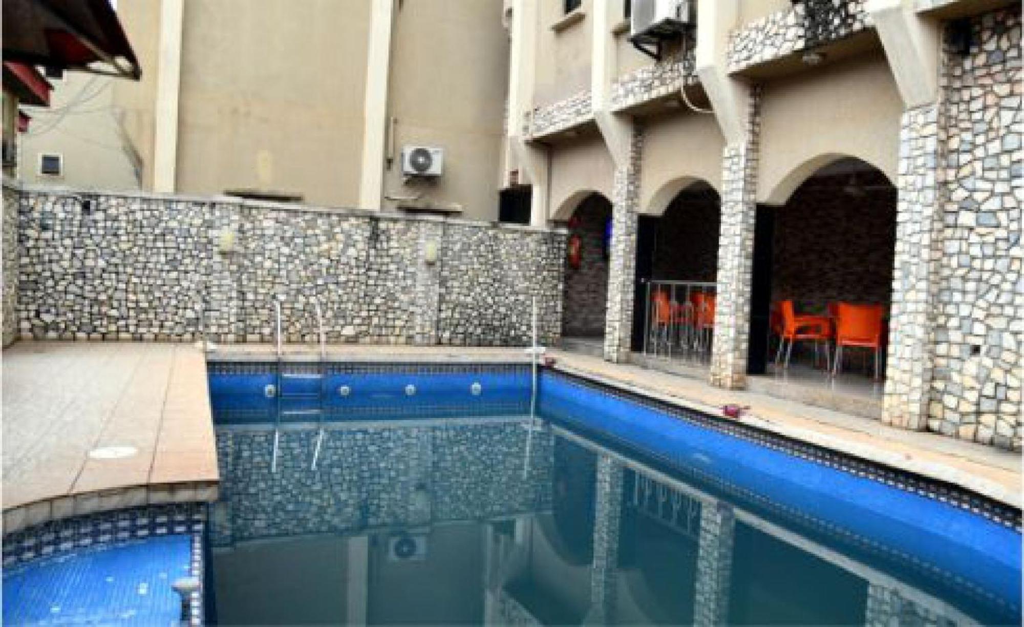 Room In Lodge - Choice Gate Hotel Suitespresidential Suite For 6 Benin City Extérieur photo
