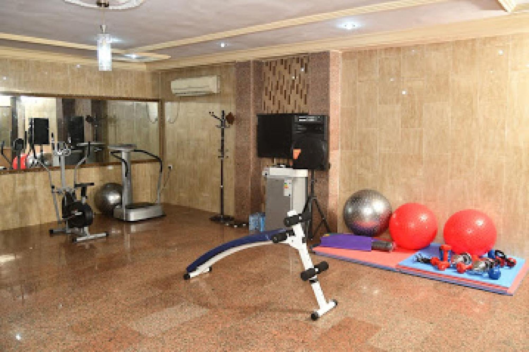 Room In Lodge - Choice Gate Hotel Suitespresidential Suite For 6 Benin City Extérieur photo
